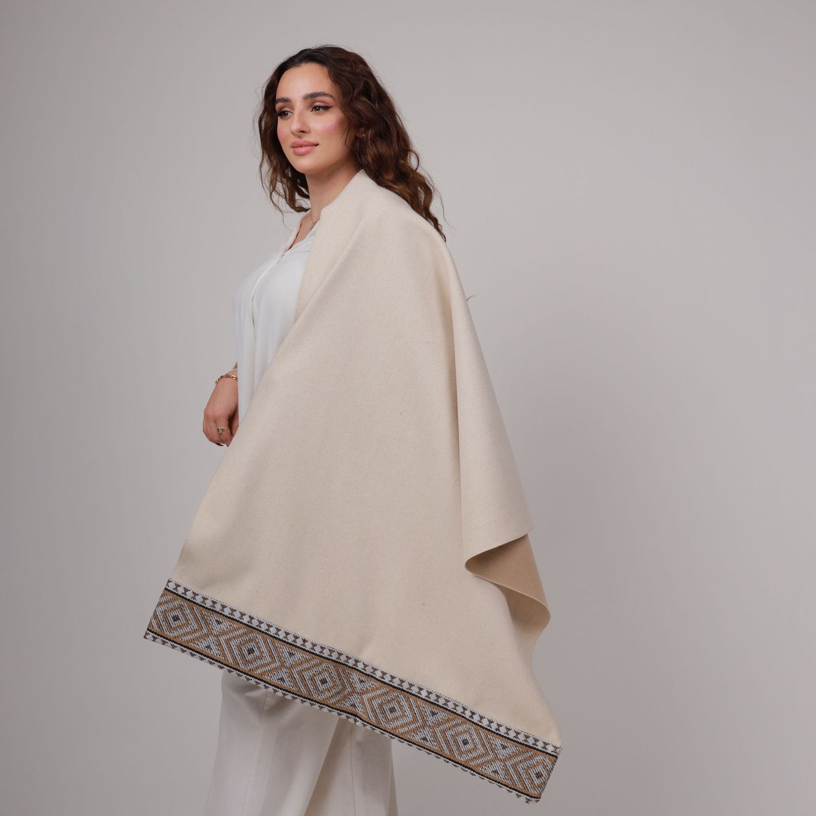Elegant Beige Shawl - Image 4