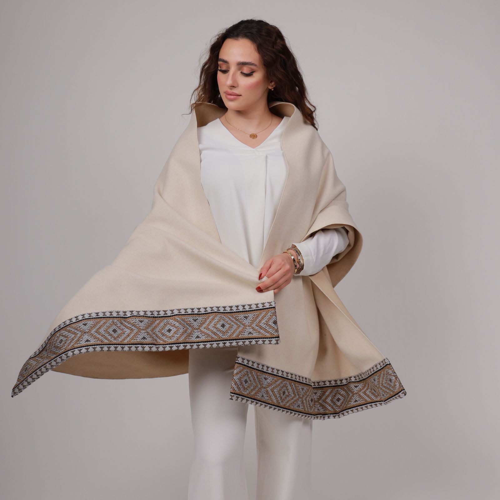 Elegant Beige Shawl - Image 3