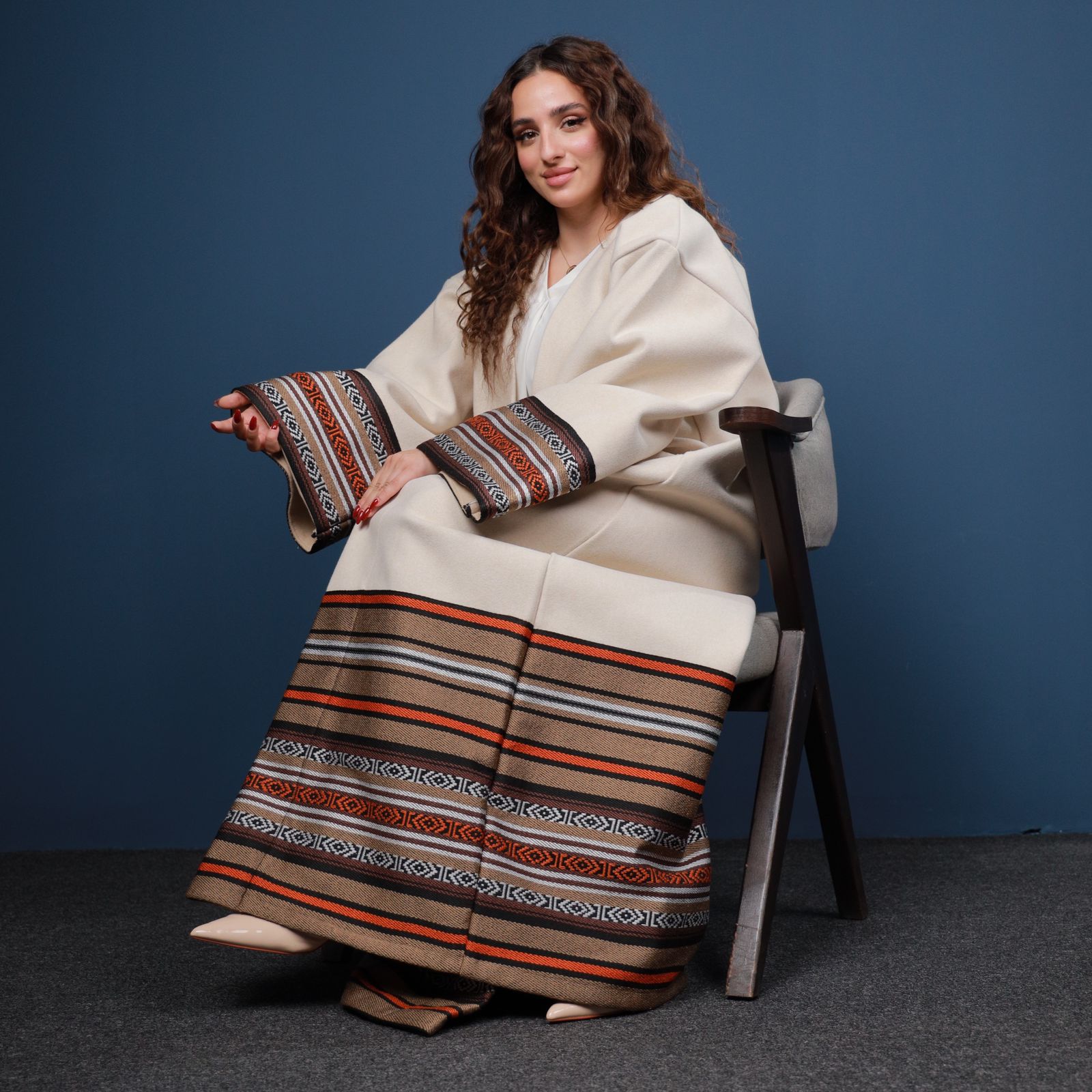 Embroidered Beige Bisht - Image 3